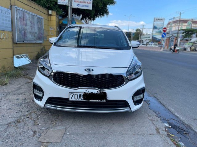 Bán xe Kia Rondo đời 2017, màu trắng, nhập khẩu 