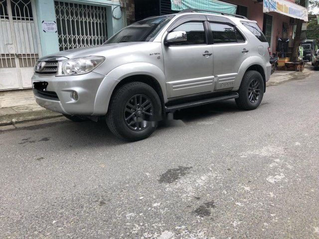 Cần bán lại xe Toyota Fortuner năm sản xuất 2009, màu bạc0