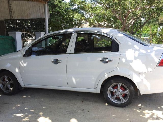 Xe Daewoo Gentra năm 2009, màu trắng0