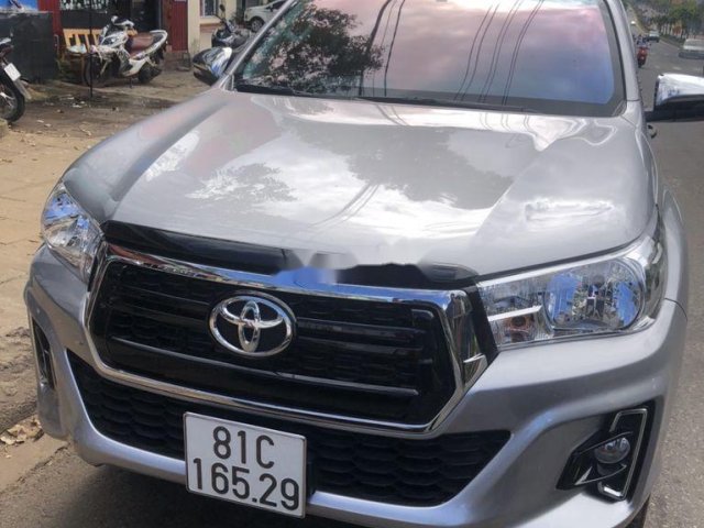 Xe Toyota Hilux sản xuất năm 2019, màu bạc, xe nhập còn mới, giá 660tr