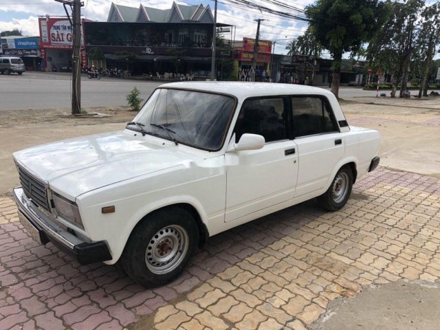 Bán Lada 2105 đời 1987, màu trắng chính chủ0