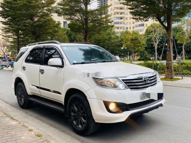 Bán xe Toyota Fortuner sản xuất năm 2015 còn mới, giá 692tr0