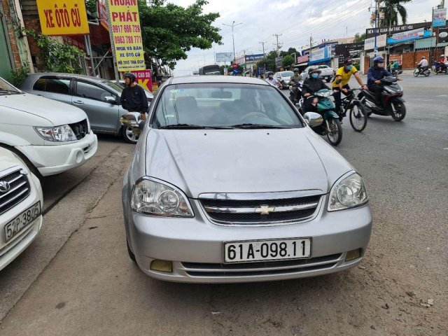 Cần bán Chevrolet Lacetti sản xuất 2013 còn mới, giá tốt