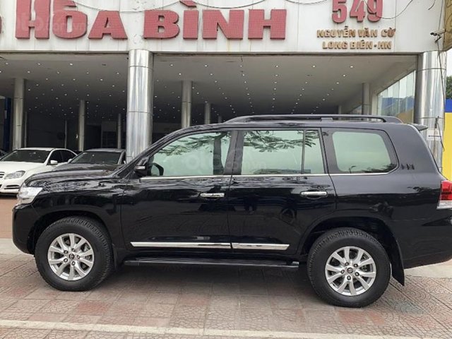 Bán Toyota Land Cruiser năm sản xuất 2015, màu đen, nhập khẩu còn mới0