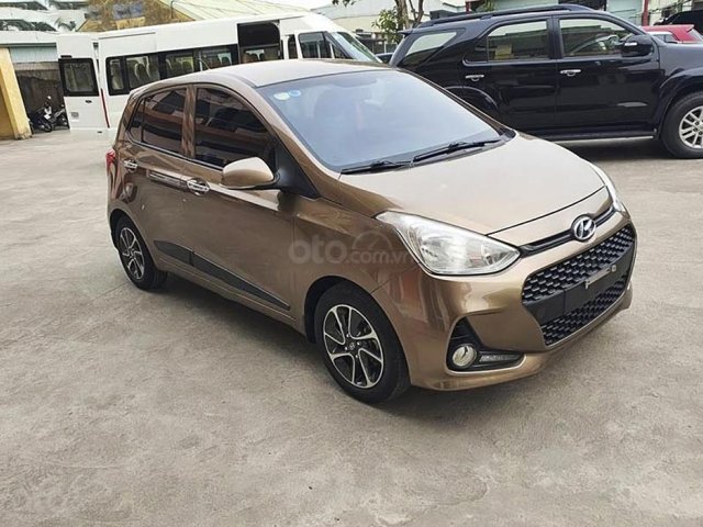 Cần bán lại xe Hyundai Grand i10 đời 2017, màu nâu0