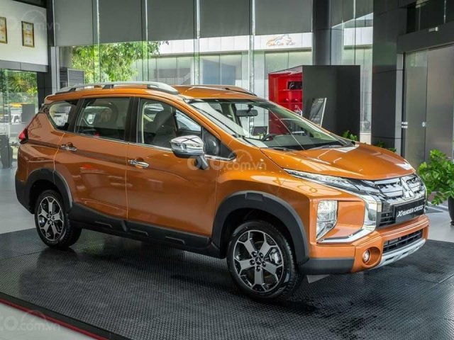 Mitsubishi Xpander Cross giá ưu đãi tháng cuối năm cùng vô vàn khuyến mại phụ kiện hấp dẫn