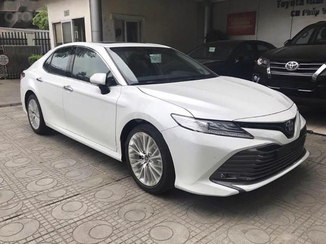 Cần bán Toyota Camry 2020, màu trắng, nhập khẩu nguyên chiếc0