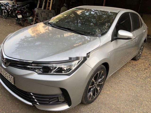 Bán Toyota Corolla Altis đời 2017, màu bạc0