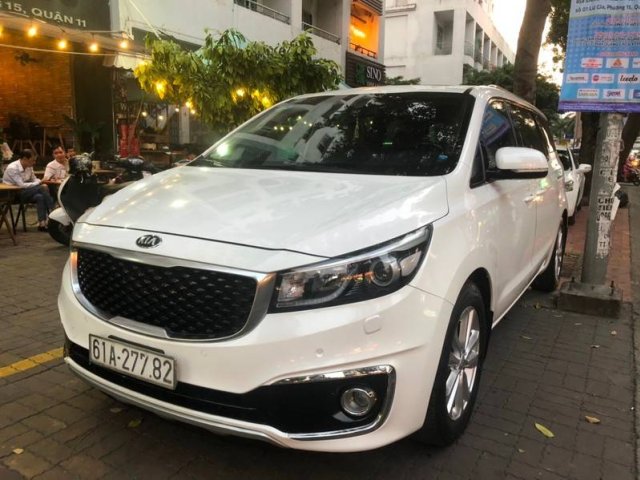 Cần bán gấp Kia Sedona sản xuất 2016, màu trắng, nhập khẩu 0