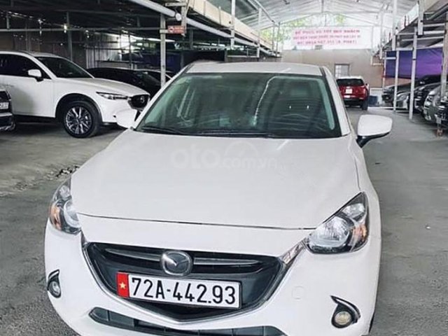 Xe Mazda 2 đời 2017, màu trắng chính chủ