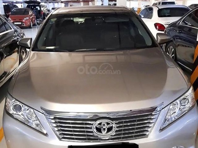 Cần bán gấp Toyota Camry 2.5Q sản xuất năm 2013, màu bạc0