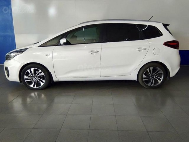 Cần bán gấp Kia Rondo năm 2018, màu trắng