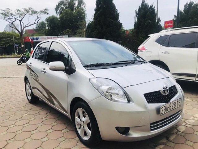 Cần bán lại xe Toyota Yaris năm 2007, màu bạc0