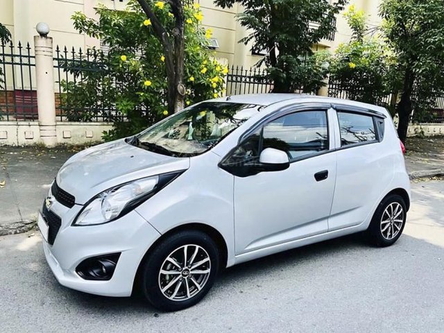 Cần bán gấp Chevrolet Spark đời 2016, màu bạc chính chủ