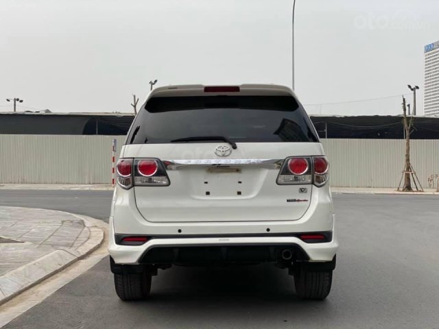 Cần bán xe Toyota Fortuner năm sản xuất 2015, màu trắng còn mới0