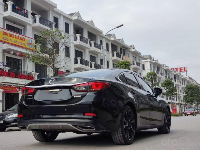 Bán Mazda 6 sản xuất năm 2017, màu đen chính chủ còn nguyên zin0