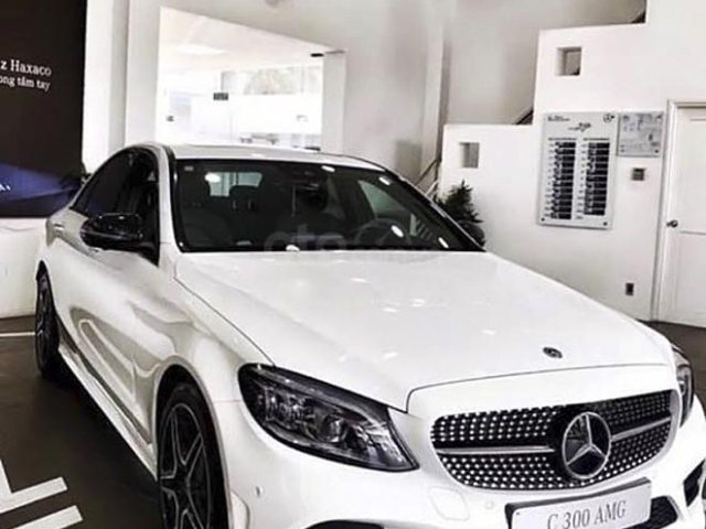 Cần bán Mercedes C300 AMG đời 2021, màu trắng0