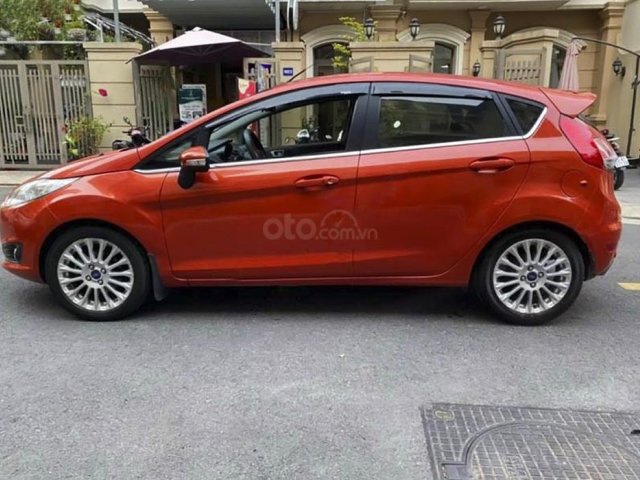 Cần bán Ford Fiesta đời 2014, màu cam0