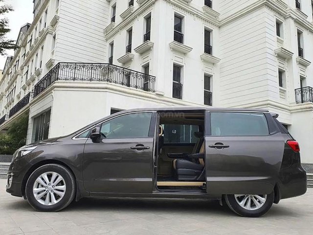 Bán Kia Sedona năm 2016, màu xám chính chủ, 799tr