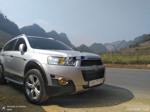 Cần bán gấp Chevrolet Captiva 2013, màu bạc, giá 430tr