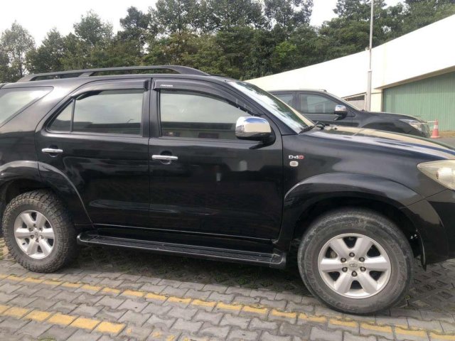 Cần bán xe Toyota Fortuner đời 2012, màu đen còn mới