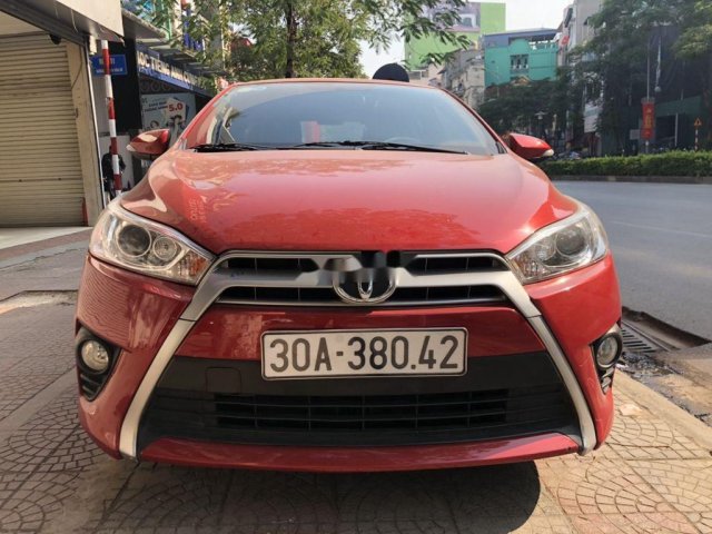 Cần bán xe Toyota Yaris sản xuất năm 2015, màu đỏ, nhập khẩu0