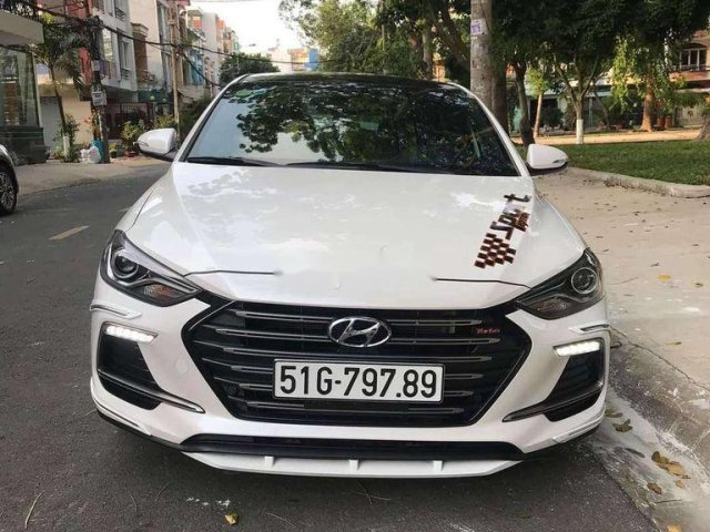 Cần bán gấp Hyundai Elantra đời 2019, màu trắng 0