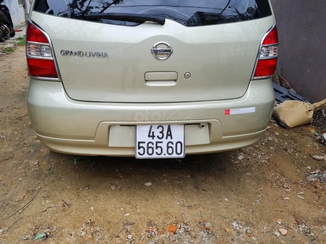 Chính chủ cần bán Nissan Grand Livina, số tự động, cuối năm 20100