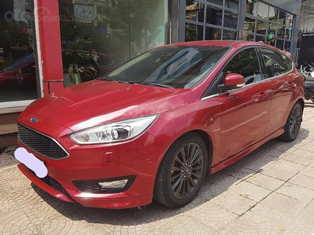 Cần bán lại xe Ford Focus sản xuất 2016, màu đỏ0