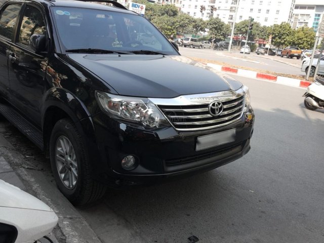 Xe Fortuner màu đen, đời xe 2013, đăng ký sử dụng tháng 11/2013, số km 120.0000