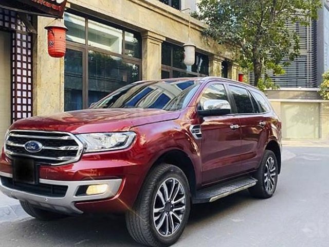 Cần bán lại xe Ford Everest 4x2AT Titanium năm sản xuất 2019, màu đỏ0