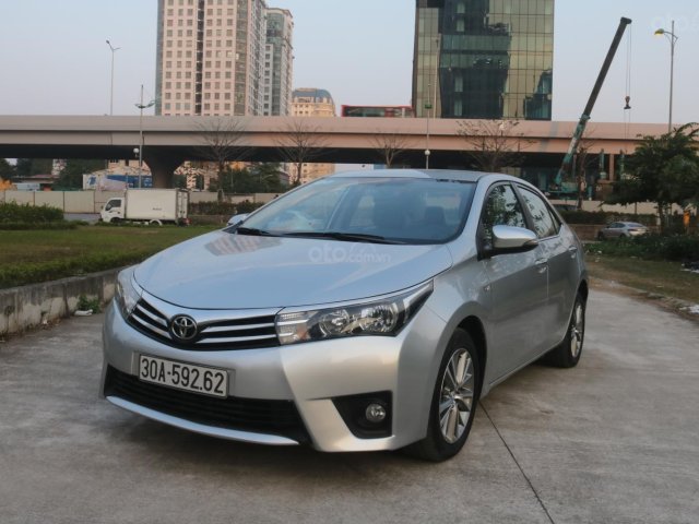 Cần bán gấp Toyota Corolla Altis năm 2015, màu xám bạc0