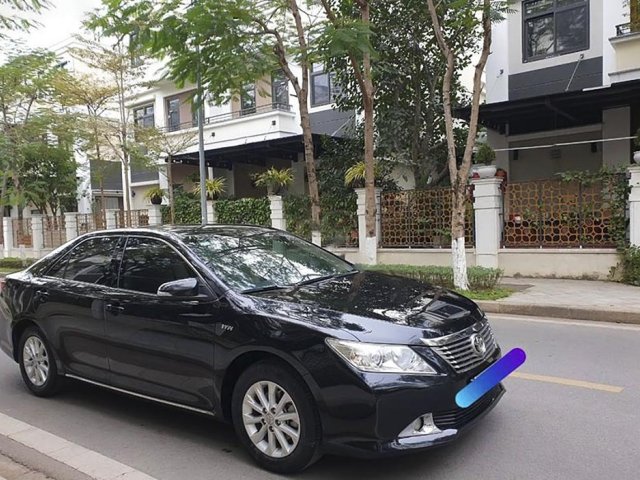 Bán xe Toyota Camry sản xuất 2013, màu đen còn mới giá cạnh tranh0