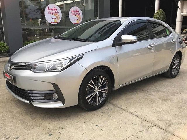 Bán ô tô Toyota Corolla Altis năm 2018, màu bạc còn mới0