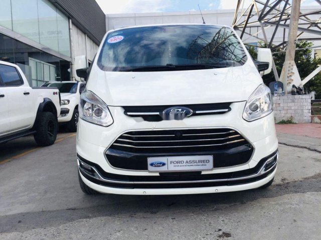 Xe Ford Tourneo năm 2019, xe siêu lướt, giá cực ưu đãi0