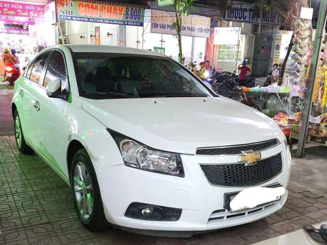 Cần bán gấp Chevrolet Cruze sản xuất năm 2015, giá mềm