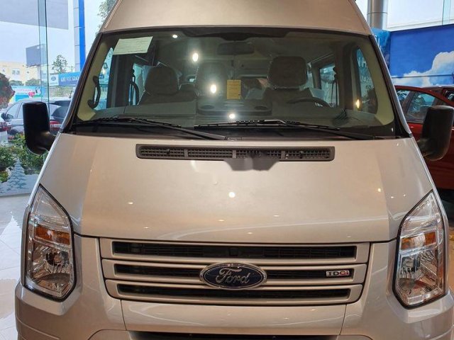 Bán ô tô Ford Transit sản xuất 2021, màu bạc, giá mềm0