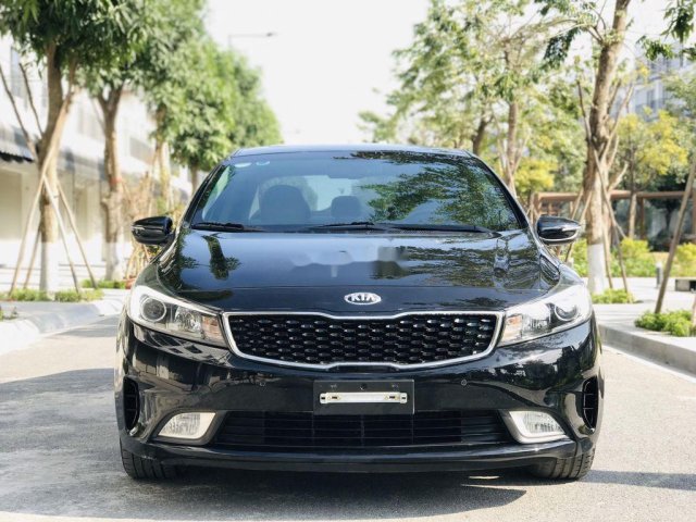 Cần bán gấp Kia Cerato đời 2017, màu đen, 560tr