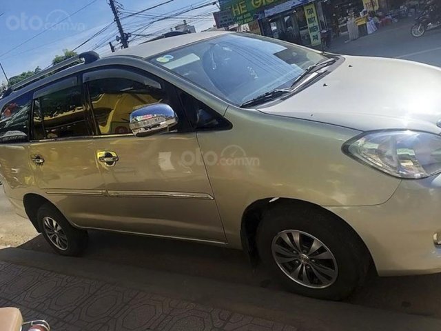 Cần bán gấp Toyota Innova năm 2006, màu vàng cát, giá tốt