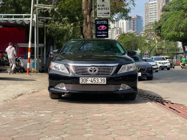 Bán Toyota Camry 2.5Q đời 2014, màu đen0