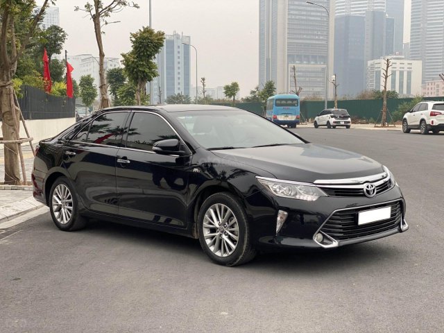 Bán gấp với giá ưu đãi chiếc Toyota Camry 2.5Q Sx 2018