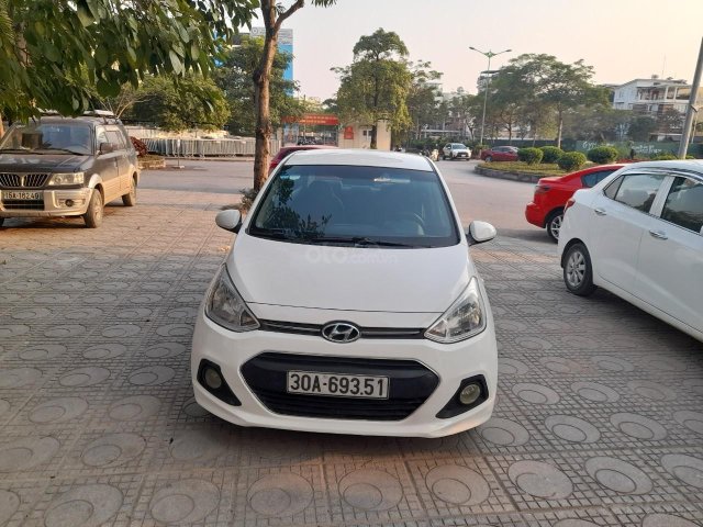 Cần bán lại xe cần bán xe Hyundai i10 sản xuất 2015 màu trắng, xe gia đình đi giữ gìn còn rất tốt0