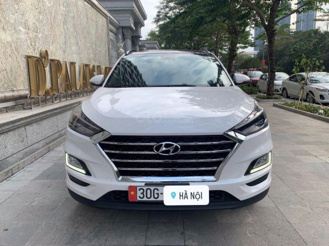 Cần bán gấp Hyundai Tucson 2.0 ATH đời 2020, màu trắng0