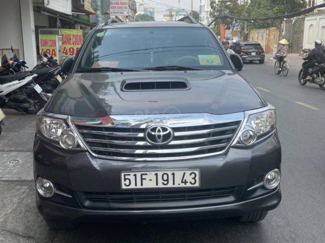 Đang về Toyota Fortuner sản xuất 2015 bản 2.5G số sàn máy dầu biển thành phố