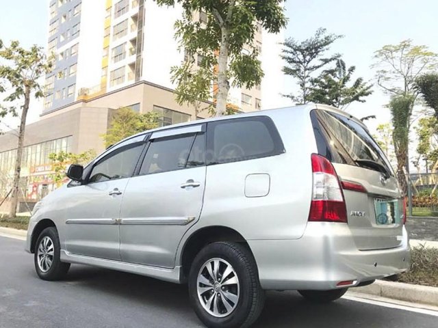 Bán xe Toyota Innova 2.0E đời 2016, màu bạc 0