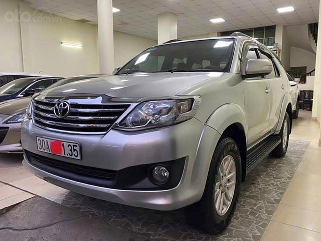 Bán xe Toyota Fortuner 2.7V 4x2 AT đời 2014, màu bạc0