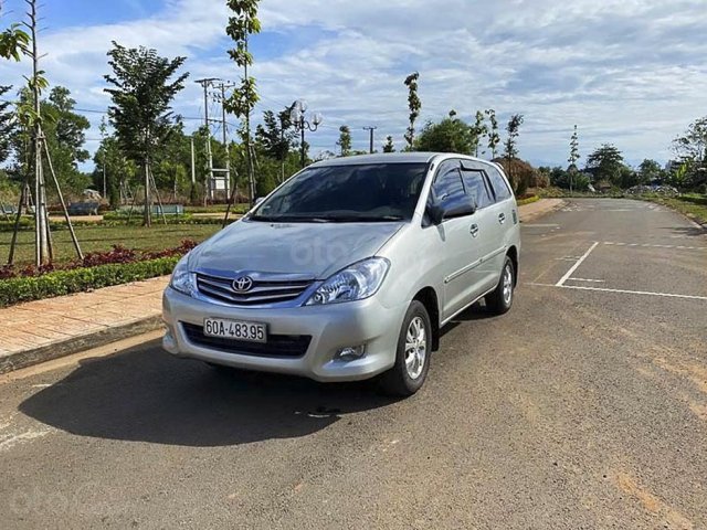 Cần bán xe Toyota Innova năm sản xuất 2008, màu bạc 