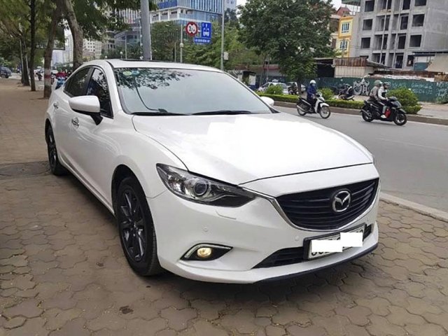 Cần bán gấp Mazda 6 năm sản xuất 2016, màu trắng 0