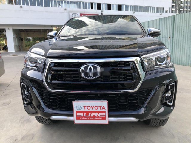 Bán Toyota Hilux 2.8AT năm sản xuất 2020, giá 870tr0