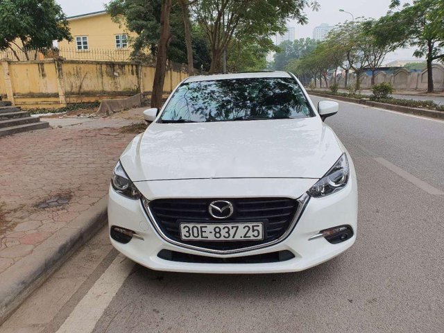 Cần bán gấp Mazda 3 đời 2017, màu trắng chính chủ, 590 triệu0